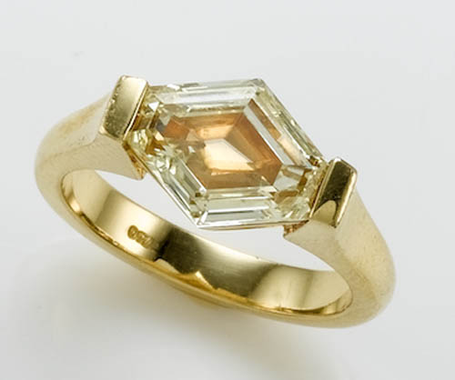 www.BlackTieMagazineJewellery.com / Joyce Brooks / diamond ring