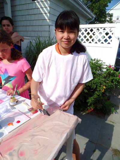 Emily Post painting a scarf for Wipe Out Kids' Cancer .  Photo by:  Katlean De Monchy