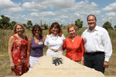 Pat Stryker, Triana Romero (Save the Chimps Dir. Of Communications), Jen Feuerstein (Save the Chimps Sanctuary Director), Elisabeth Betty Lahti, Philip Flynn (Save the Chimps Executive Director) 