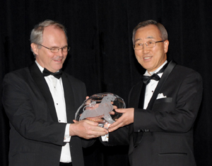 Assistant Secretary of State Christopher Hill presents UN Secretary-General Ban Ki-Moon with his award