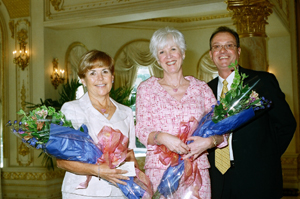 Linda Reichenstein, Co-Chair and Pat Schweikart, Chair, with 