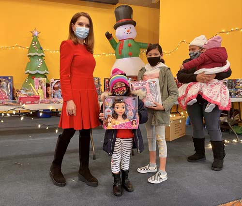   Jean Shafiroff with children at supervised Toy Gun Exchange