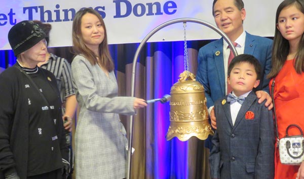 Chen Du, Rings the Harmony Bell, for Peace in the Ukraine