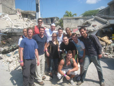  Thayer Walker, Elliott Bisnow, Jeffery Rosenthal, Josh Zabar, Jeremy Schwartz, Justin Cohen and Mark Korshak group together with Actress Kristen Bell and Bobby Chang of Incase among others