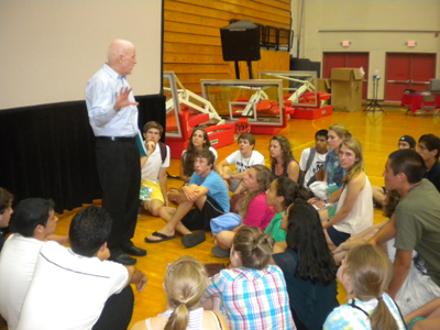 Dan Doyle, briefing the Essay winners for their meeting with General Colin Powell 