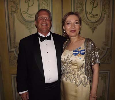 Dr. Steven Siegel, Dame Larissa Van Duser