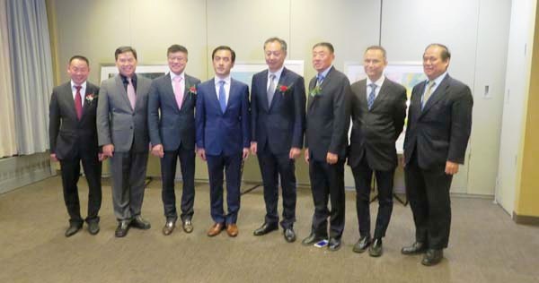 Celebrating 40 Years of China-U.S.Diplomatic Relations, Mr.Qu ke liang, Michael Yi Shen President of American Anhui Business Association ,Mr.Zhang Yulong, Mr.Li Qing the renowned watercolorist, Mr.Liu Gang the renowned Chinese ink painter, Mr.Yuan Peng, Mr.Kong Gary Sze, Mr.Chen Feng