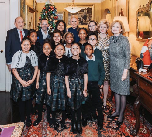 Jacqueline Weld Drake with the Casita Maria choir . Photo by: John Sanderson for Annie Watt Agency