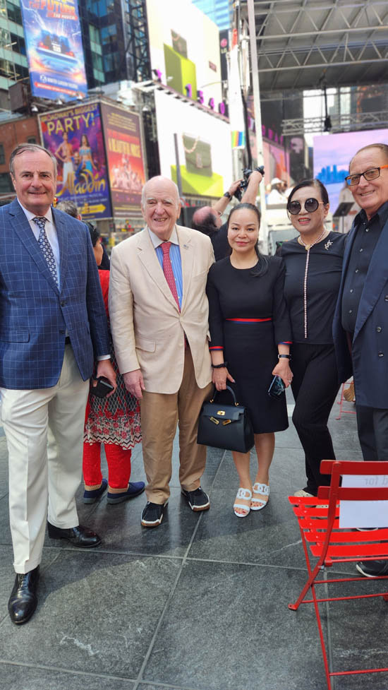 Gerard McKeon, Charles Sullivan, Milessa, Dr. Jeannie Yi, Errol Rappaport Photo by: Rose Billings/Blacktiemagazine.com