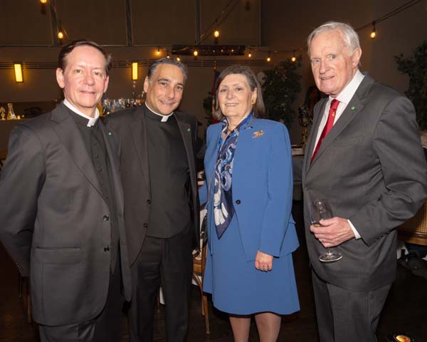  Comm. Rev. Michael Lankford-Stokes,Comm. Rev. Richard A Mullin, Dama di Comm. Camille Kelleher, Comm. Avv. Rory Kelleher 