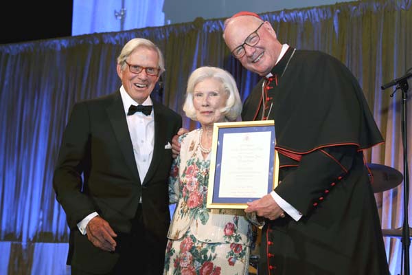  Peter Grauer, Ruth Woolard, Cardinal Dolan 