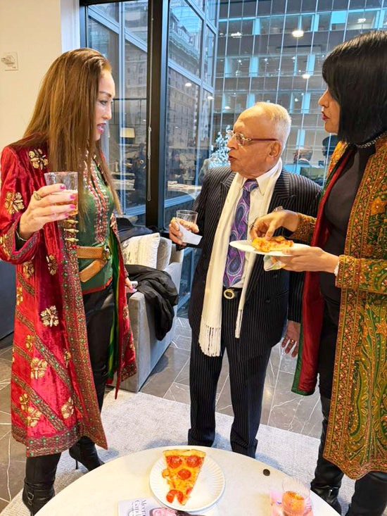 eera_Gandhi_Park_Avenue_Magazine_Cover_Party-picture-13