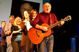 Peter Yarrow gets the crowd involved on stage and jokes with David Frei, the legendary Voice of Westminster and author of the new book Angel on a Leash