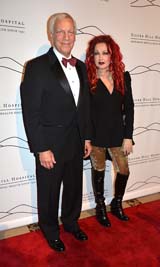 Sigmund Ackerman MD and Cyndi Lauper.  photo by:  rose billings/blacktiemagazine.com