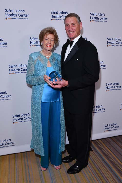  2016 Spirit of Saint Johns Award honoree Kathleen McCarthy Kostlan and her presenter Robert Klein, President & CEO, Saint Johns Health Center Foundation